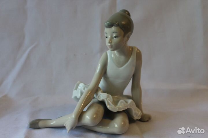 Фарфор статуэтка NAO Девочка балерина