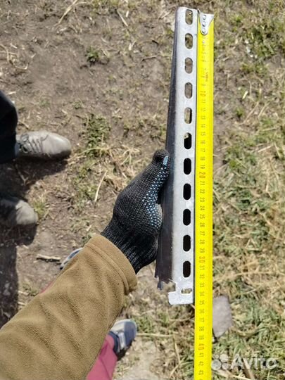 Подставки для полок металлические