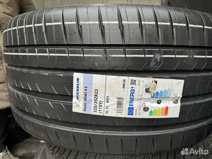 Michelin Pilot Sport 4 S 325/35 R23 115Y