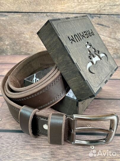 Мужской кожаный ремень коричневый в коробке