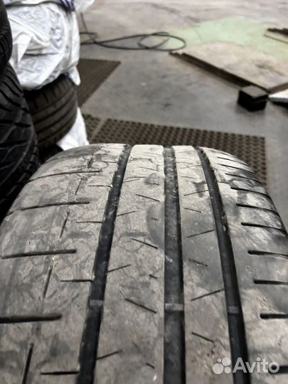 Pirelli P Zero Corsa 285/40 R22 и 325/35 R22 114Y