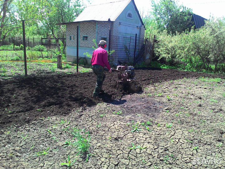Вспашка земли мотоблоком