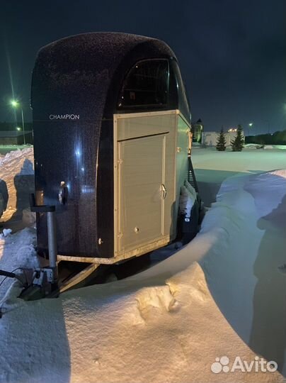 Прицеп коневозка