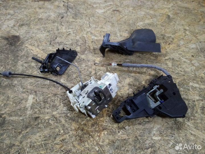 Замок двери передний правый Mercedes Benz Ml W164