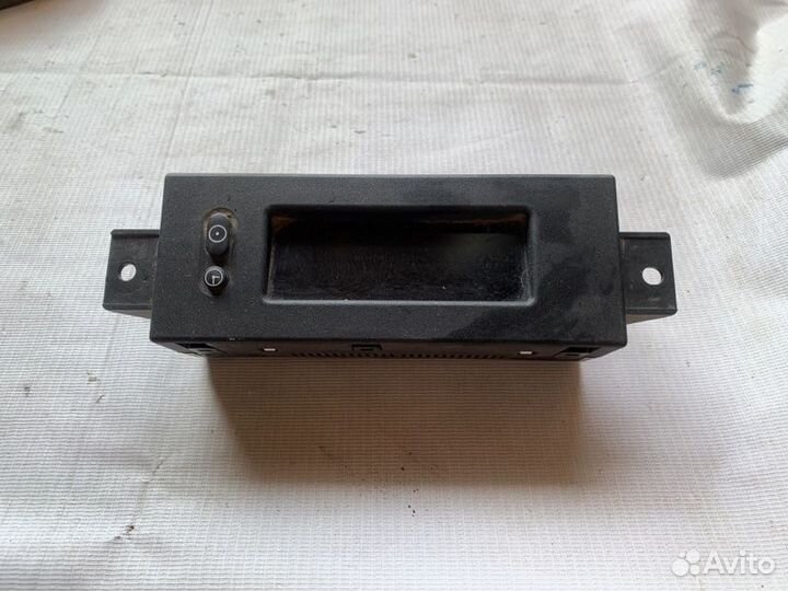 Часы передние Opel Astra J