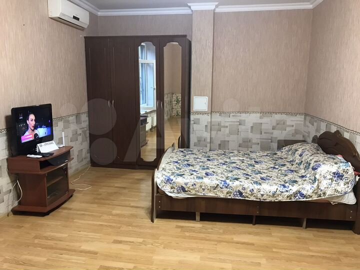 2-к. квартира, 70 м², 1/9 эт.