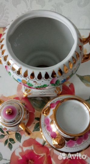 Фарфоровый сувенирный самовар с чайником Гжель, СС