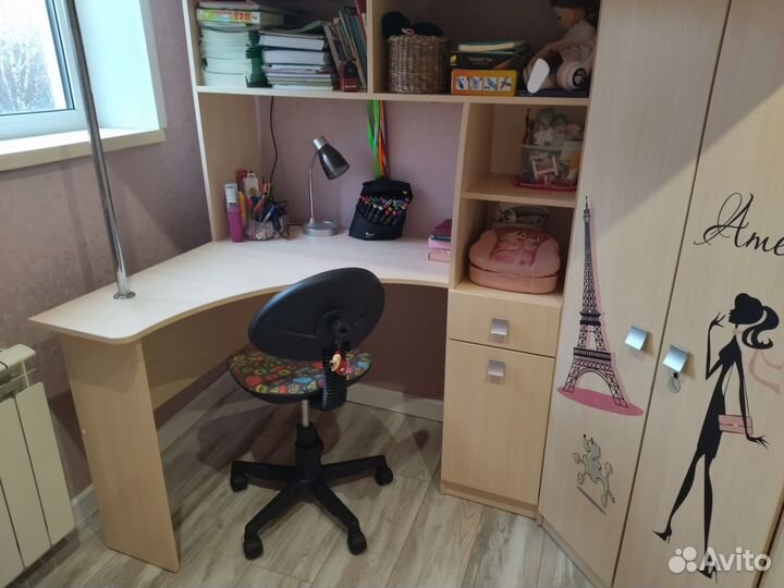 Кровать чердак со столом и шкафом