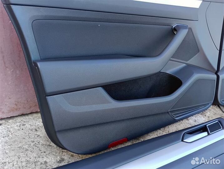 Обшивки дверей Volkswagen Passat B8 1.4 CZE 2015