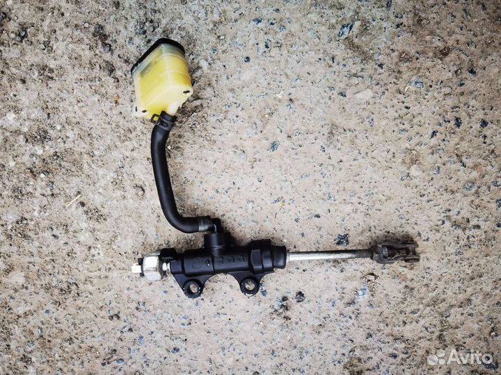 Задний тормозной цилиндр Triumph