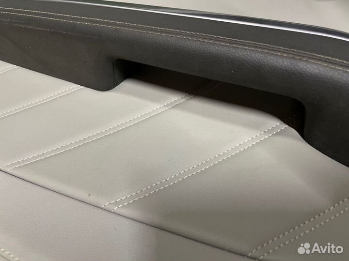 Обшивка двери задняя правая Mercedes-Benz