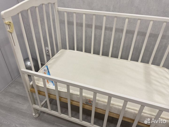 Детская кроватка