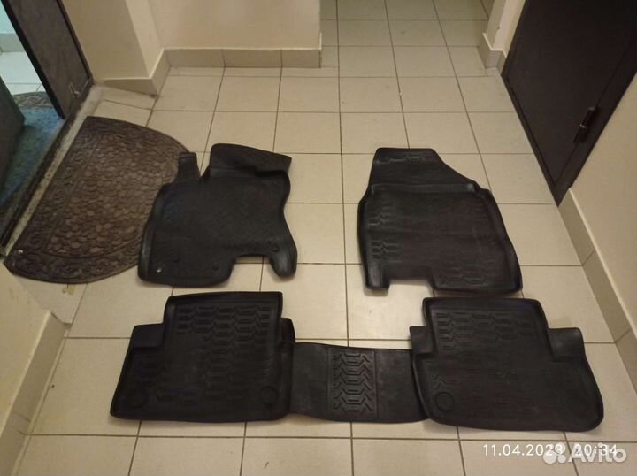 Автомобильные коврики резиновые