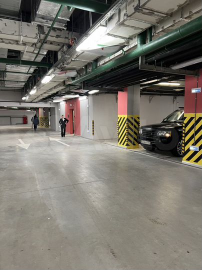 Машиноместо, > 30 м²