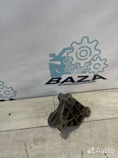 Кронштейн опоры двигателя Honda CR-V 3