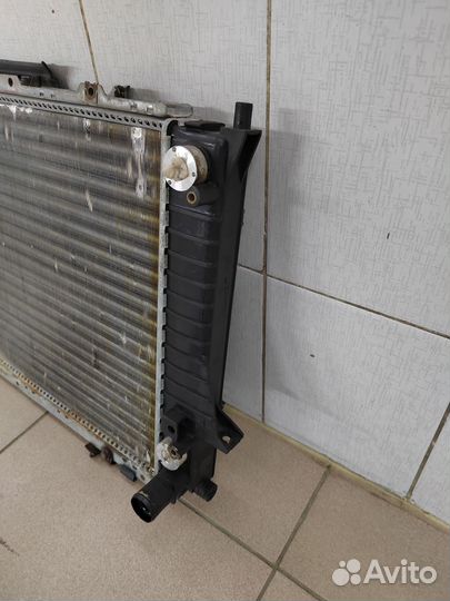 Радиатор охлаждения двигателя Audi 100 C4 2,6 АКПП