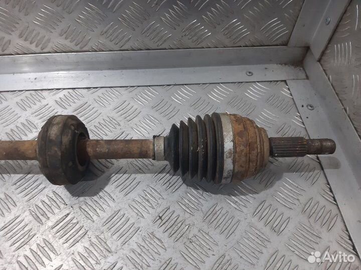 Вал приводной передний правый Renault Sandero