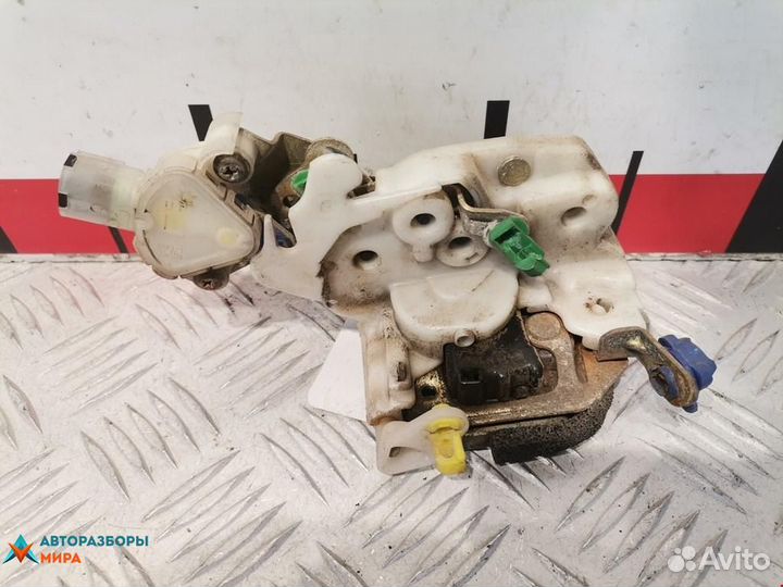 Замок двери передней левой Subaru Legacy 2 1996