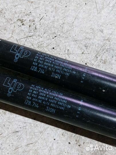 Газовый упор багажника audi a8 d2 ауди а8 д2