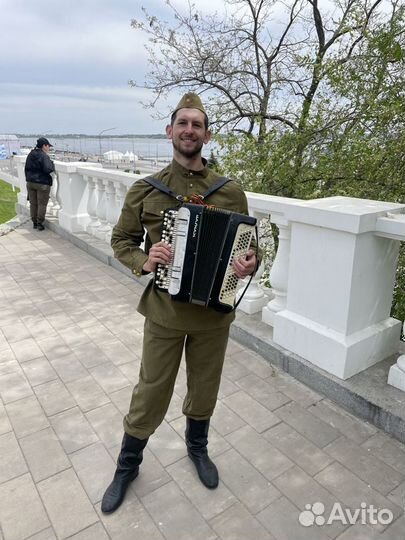 Поющий Баянист гармонист Денис Чекунов