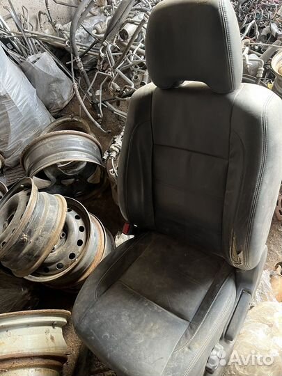 Сиденья subaru forester sg5
