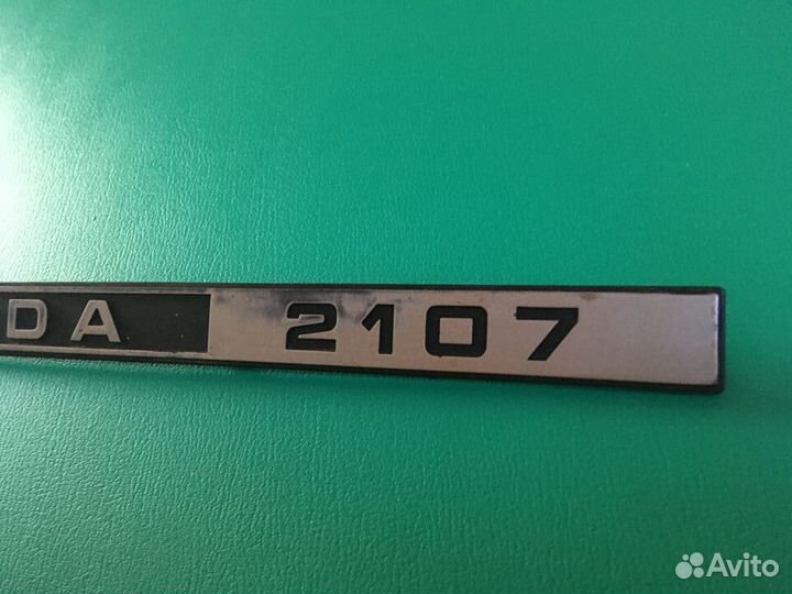 Шильдик крышки багажника ваз 2107