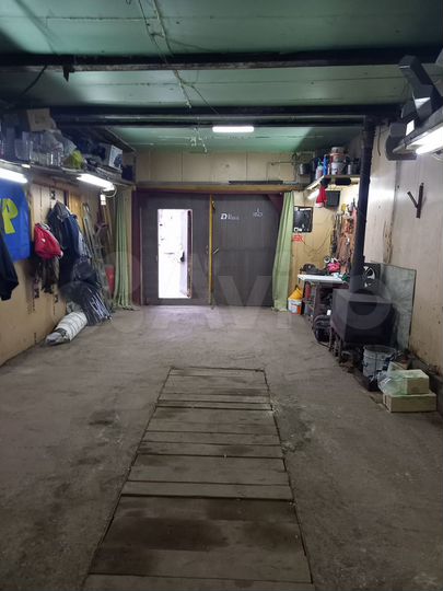 Гараж, > 30 м²