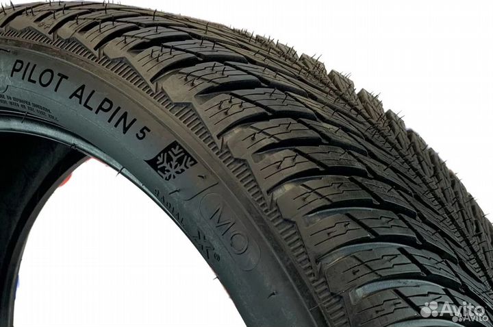 Michelin Alpin A5 285/35 R22 106W