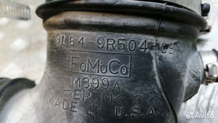 Патрубок воздушного фильтра Ford Escape 2