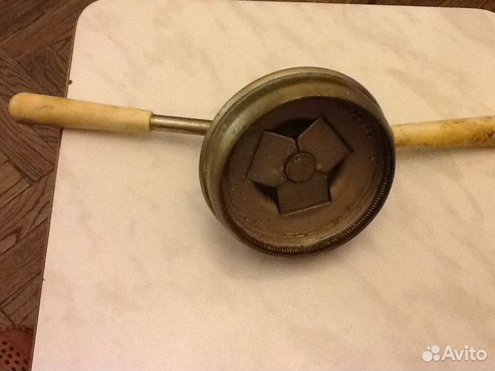 Машинка для закрутки банок СССР