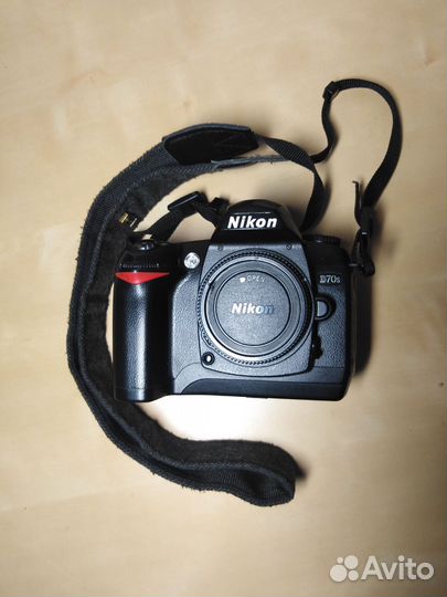 Зеркальный фотоаппарат nikon D70s