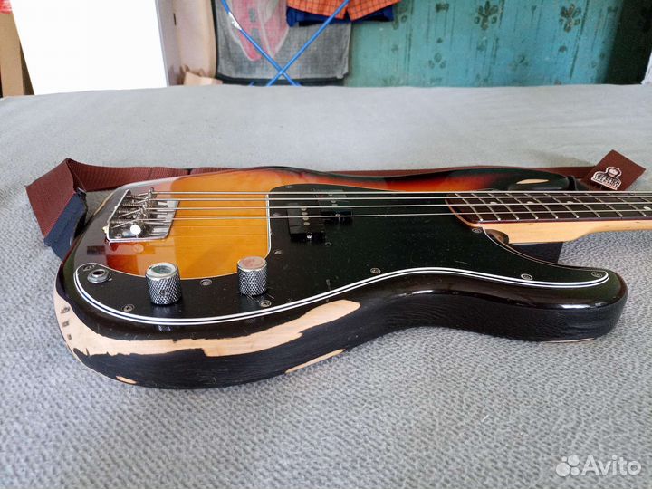 Бас гитара fender precision 1993г