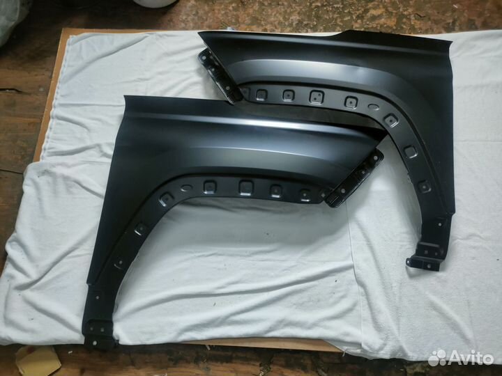 Крыло переднее левое и правое Москвич 3