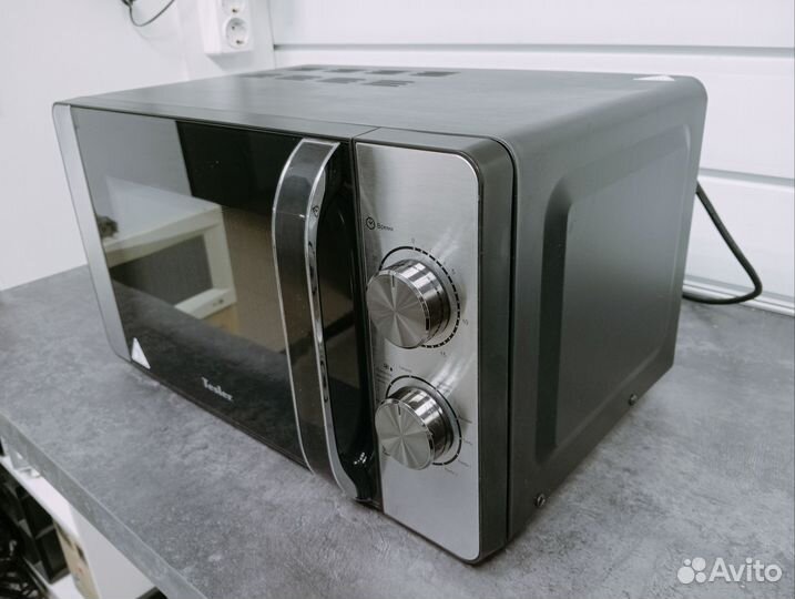 Микроволновая печь Tesler