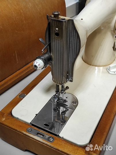 Швейная машинка 