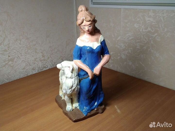 Фигурка Девушка с собакой, глина