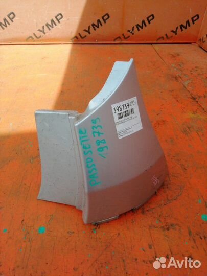 Планка под стоп-сигнал правая Toyota Passo Sette