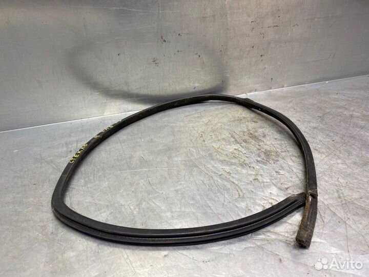 Уплотнитель стекла двери Volkswagen Passat B5