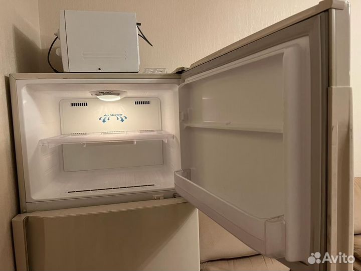 Холодильник двухкамерный Samsung SR-52 NXA