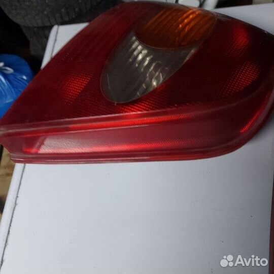 Продам задние фонари toyota avensis