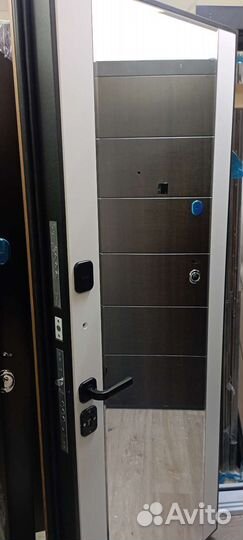 Дверь входная Люксор 2мдф зеркало рейки