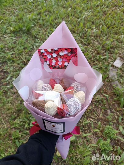 Клубника в шоколаде букеты