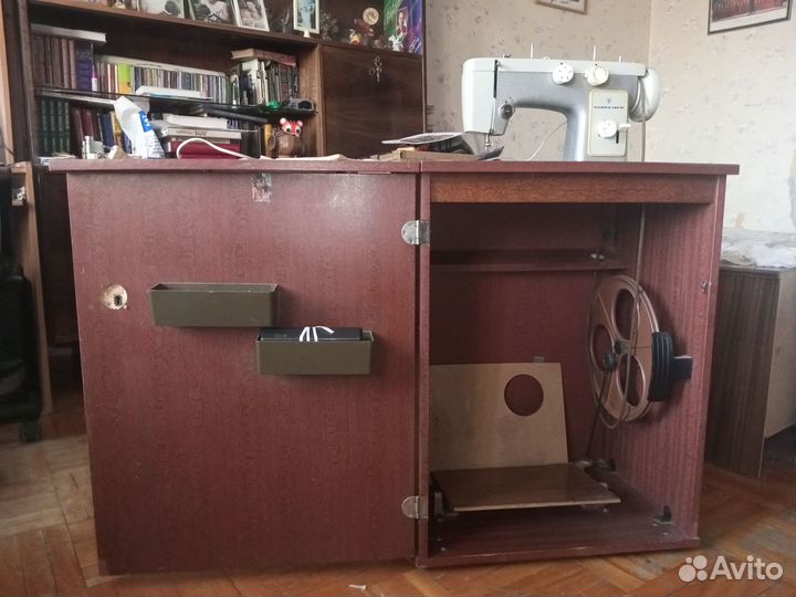 Швейная машинка чайка 142м