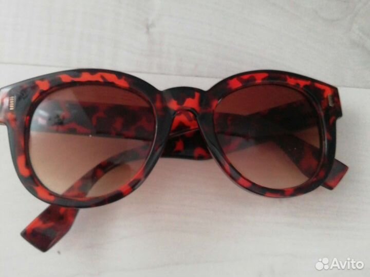 Солнцезащитные очки женские, б/у