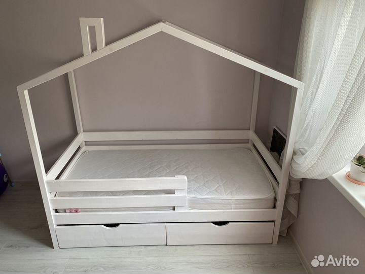 Кровать домик