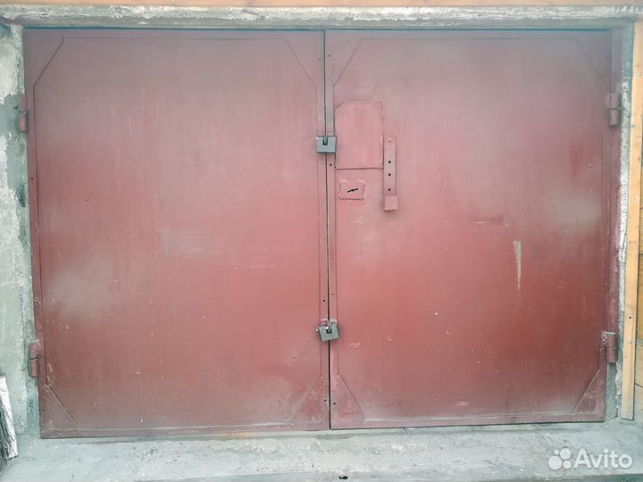 Двери гаражные распашные