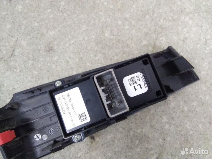 Кнопка стеклоподъемника Honda Crosstour 2010-2015