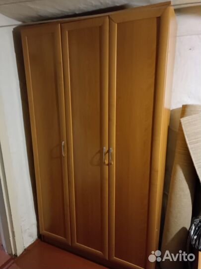 Шкаф для платья и белья