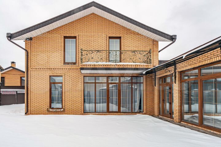 Дом 180 м² на участке 5 сот.