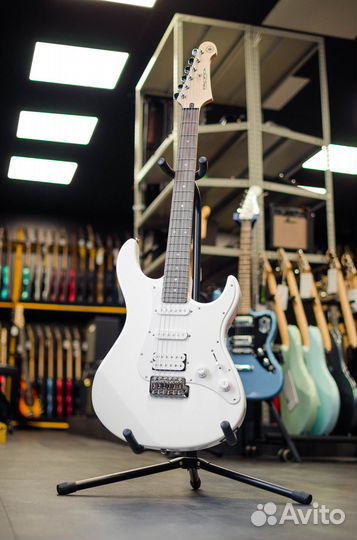 Yamaha pacifica 012 WH